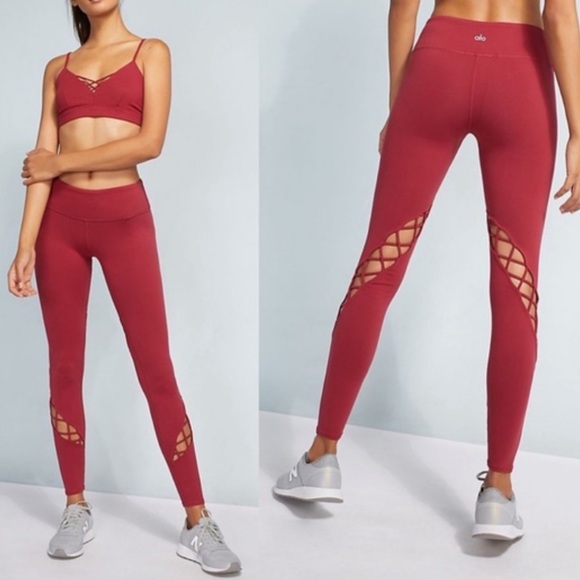 Sm ALO yoga leggings.Excellent condition.Braiding wraps around lower to mid leg - Picture 2 of 5